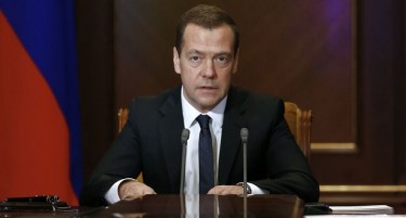 Медведев: Русија е на почеток на борбата со тероризмот, но ќе и ставиме крај