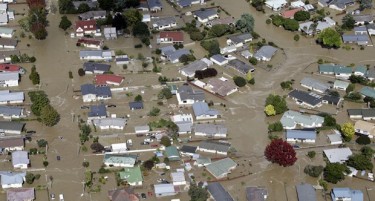 (ФОТО+ВИДЕО) ХАОС ВО НОВ ЗЕЛАНД: Циклонот Деби доведе до поплави, 2000 луѓе се евакуирани