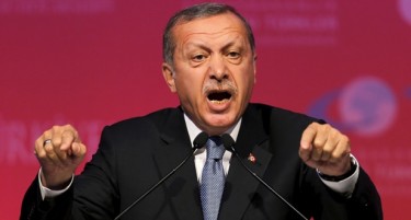 Превземете бесплатни 50 ЕУР и тргувајте со турската лира пред големиот референдум