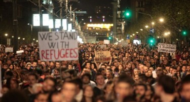 Протестите против Вучиќ во Србија се посилни, тој им порача да шетаат колку сакаат