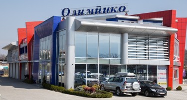 ЗИМСКА ГУМА ВО ЛЕТО КОЧИ ЗА ШЕСТ МЕТРИ ПОДОЛГО!