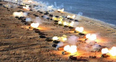 Видео: Армијата на Ким Jонг Ун подготвена да го уништи непријателот