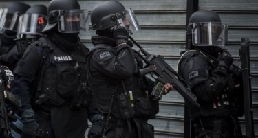 ХАОС ВО ФРАНЦИЈА: Исламист пукал во полицајци