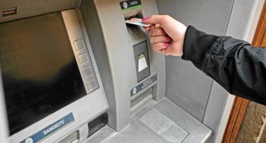 Крадец со лаптоп „принудил“ банкомат да исфрла пари и избегал