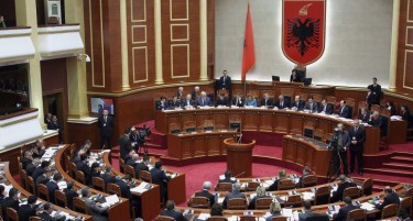 Кои тројца Македонци се тркаат за пратеничка фотелја во Албанија?