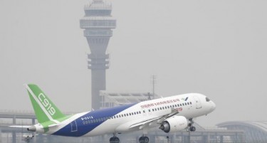 (ВИДЕО) Кинезите го вивнаа „змејот“ C919-Конкурент на „боинг 737“ летна во небо