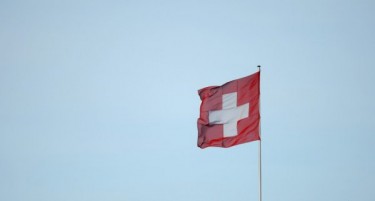 Швајцарија ќе следи построги дозволи за работа на Бугари