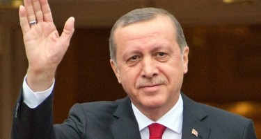 ЕРДОГАН СЕ ЖАЛИ НА МНОГУ ПОГЛАВЈА: Турција е принудена да „ползи“ пред вратите на ЕУ