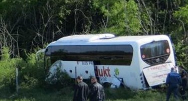 Автобус кој патувал од Скопје кон Белград излета од патот