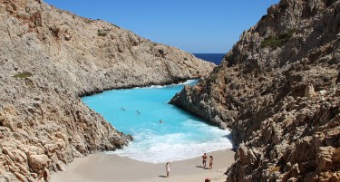 (ВИДЕО) Плажата во Грција која буди воодушевување, но и страв