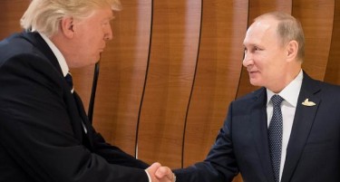 (ВИДЕО-ФОТО) Ова го чекаше цел свeт: Први фотографии од Путин и Трамп како се ракуваат