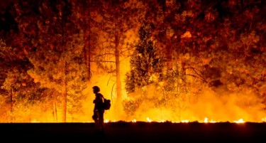 Голема огнена стихија во Канада, илјадници евакуирани
