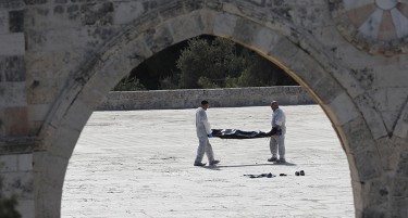 Пукање во Ерусалим, напаѓачите експресно елиминирани