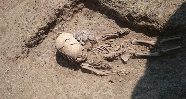 Фото: Пронајден „вонземски“ череп на дете од 2 век во Крим