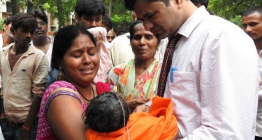 Страшна трагедија во Индија - Шеесетина деца почина поради недостиг на боци