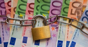 ЗАДОЛЖУВАЊА: Се гази на тенок мраз – како ќе се менаџираат долговите?