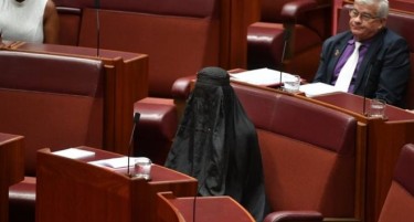 Сенаторка од есктремната десница со бурка во австралискиот парламент
