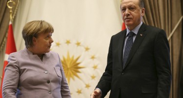 Меркел нема да трпи германско мешање во изборите