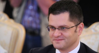 Вук Јеремиќ: Повлекувањето на персоналoт на амбасадата е шарлатантство