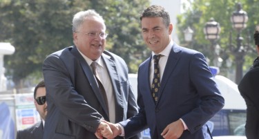 (ГАЛЕРИЈА) ДИМИТРОВ ГО ПРЕЧЕКА КОЅИАС: Ќе има ли нормализирање на македонско - грчките односи?