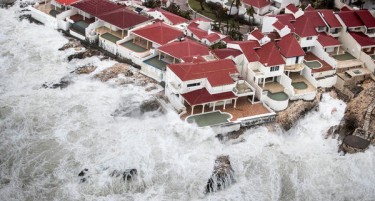 (ВИДЕО) Откако направи пустош на Карибите, ураганот Ирма се движи кон друга земја