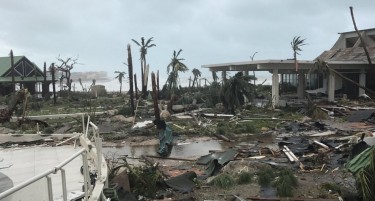 (ВИДЕО) Ураганот „Ирма“ се доближува до Куба, беснеат уште два урагани „Хозе“ и „Катја“