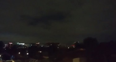 (ВИДЕО) Зелено-сина светлина над Мексико Сити, луѓето во паника