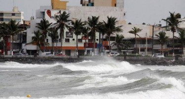 Ураганот Катја уби двајца луѓе во Мексиканскиот залив