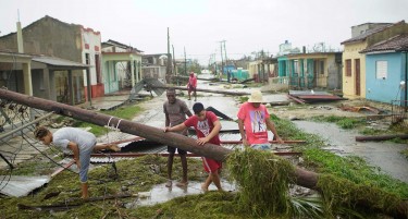 Само за едно деноноќие ураганот „Марија“ стана кошмар по „Ирма“