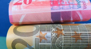 Еврото ја добива битката, „швајцарецот“ на колена