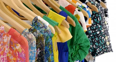 Им „цвета“ бизнисот со продажба на облека од втора рака