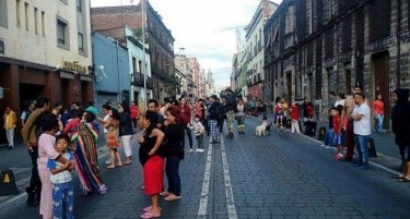 НОВ ЗЕМЈОТРЕС: Мексиканците на нозе, во страв ги напуштаат своите домови
