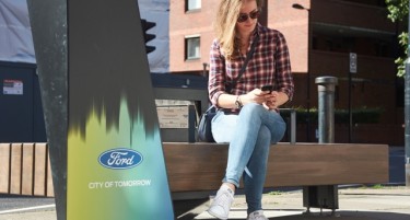 Ford Smart клупи за поврзани пешаци во движење