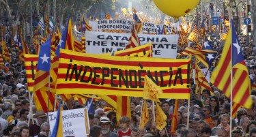 Централната банка на Шпанија предупреди за економски ризици поради Каталонија