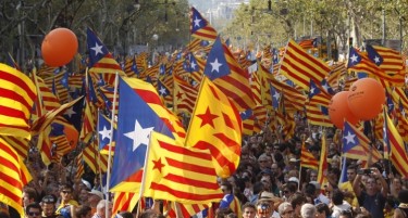 ЌЕ СЕ ОДРЖИ ЛИ РЕФЕРЕНДУМОТ: Во  Каталонија „окупирани“ неколку училишта