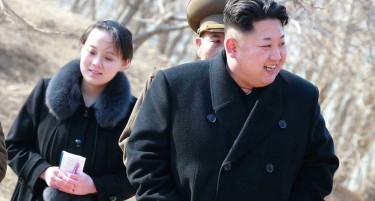 (ФОТО) Eве кој му го чува грбот на Ким Џонг Ун