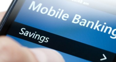 СМАРТФОНИТЕ КАКО ШАЛТЕРИ: Колку Македонците користат мобилно банкарство?