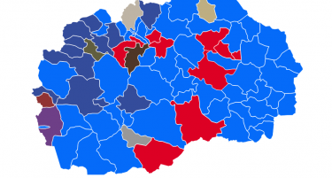 Македонија обоена во сино, СДСМ доминира со мандати, тежок пораз на ДПМНЕ