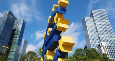 ЕЦБ ја преполови својата програма за стимулирање