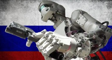 Видео: Рускиот робот ФЕДОР шири страв и трепет
