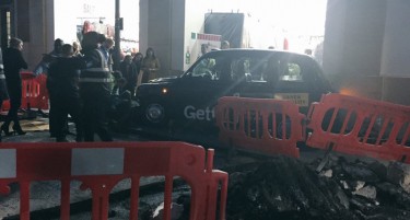 (ВИДЕО) Такси прегази луѓе во Лондон