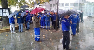 Работниците на ФЕНИ исплашени од стечајот на протести пред банките