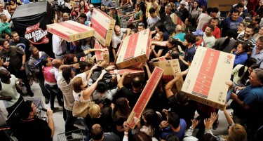 Доаѓа светското Black Friday шопинг лудило, што има кај македонските трговци?