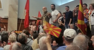 Дурловски: Направија кариери на сметка на македонската традиција, сега за пет пари ја распродадоа