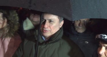 Груевски што народот не го вадеше од уста, остана политичар без народ