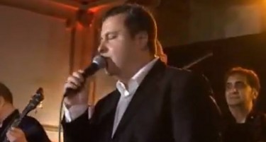 (ВИДЕО) Дачиќ не се откажува од пејачката кариера