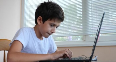 Дали вистински им помагаме на младите да стекнат дигитална писменост?