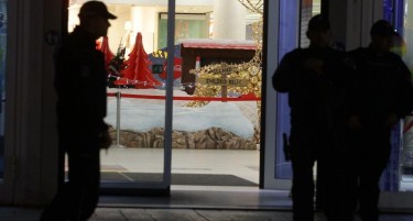 (ФОТО) ПАНИКА ВО БЕЛГРАД: Зошто е евакуиран трговски центар?