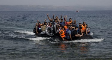 Голема спасувачка акција: Заглавени мигранти во Егејското море
