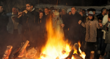 Поповите на МПЦ нема да ги светат Бадниковите огнови